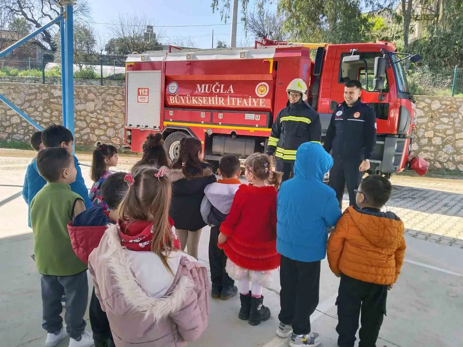 Muğla Büyükşehir Belediyesi İtfaiye ekipleri, Ula Kızılyaka'da ana sınıfı öğrencilerine