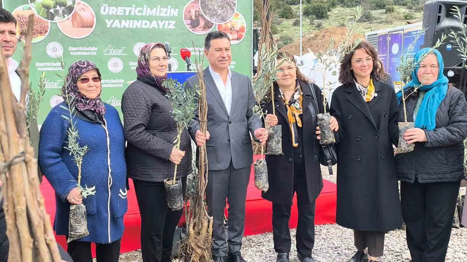 Muğla Büyükşehir Belediyesi tarafından hayata geçirilen "Her Kapıda Bir Fidan"