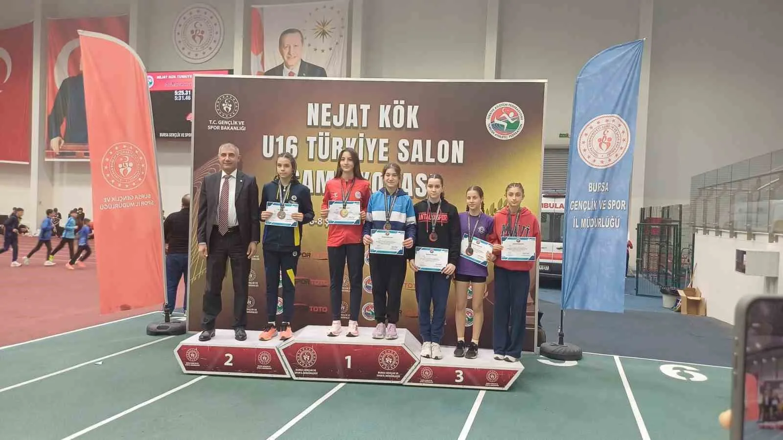Bursa’da düzenlenen U16 Türkiye Salon Atletizm Şampiyonası’nda Muğlalı sporcular; Salih