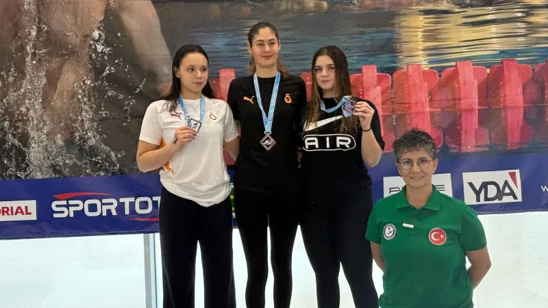 Maya Ecrin Erdoğan, Antalya’da düzenlenen Türkiye Açık Su Yüzme Kış