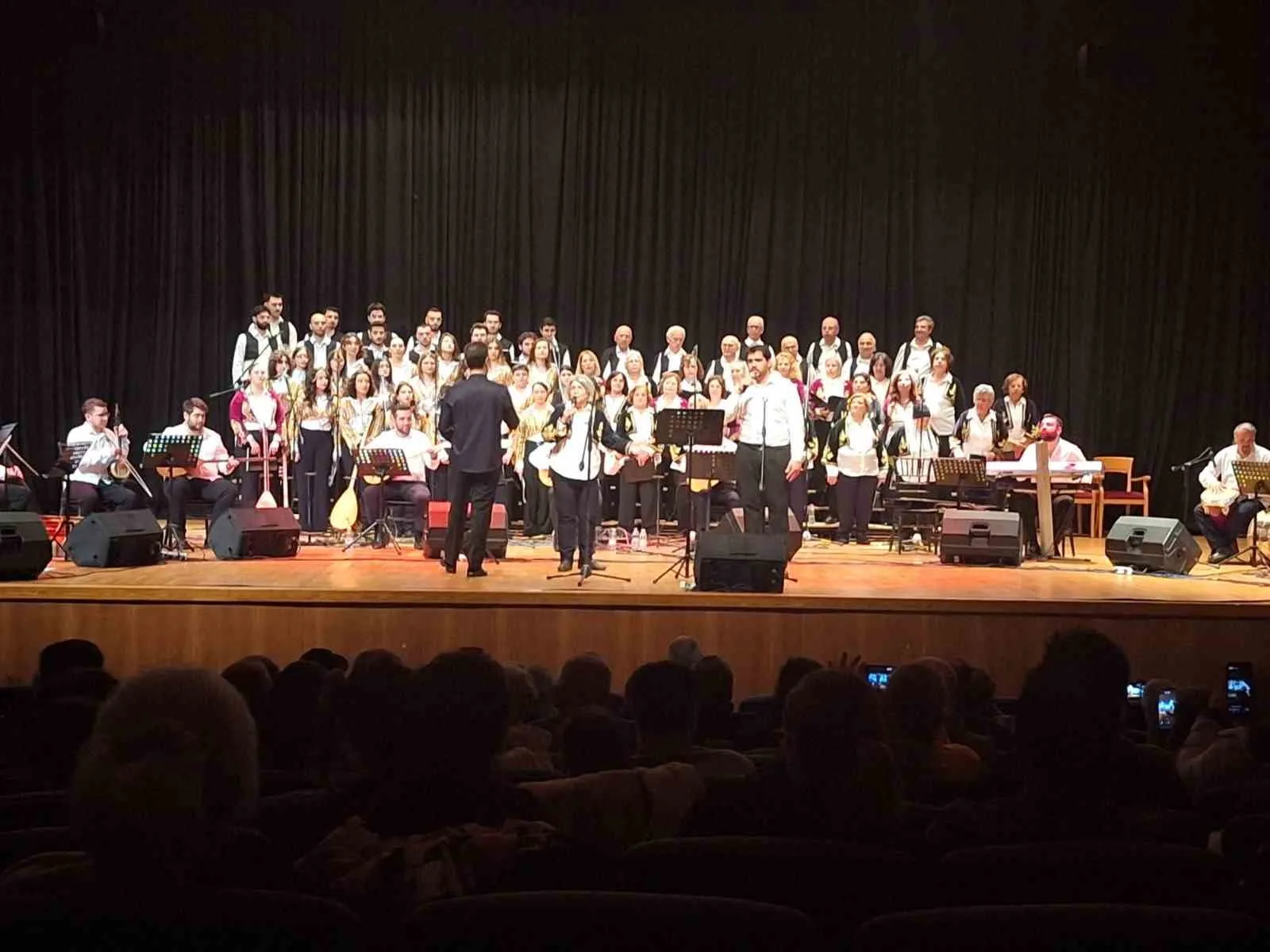 Muğla Büyükşehir Belediyesi 100 Yaş Evi üyeleri ile üniversiteli gençleri