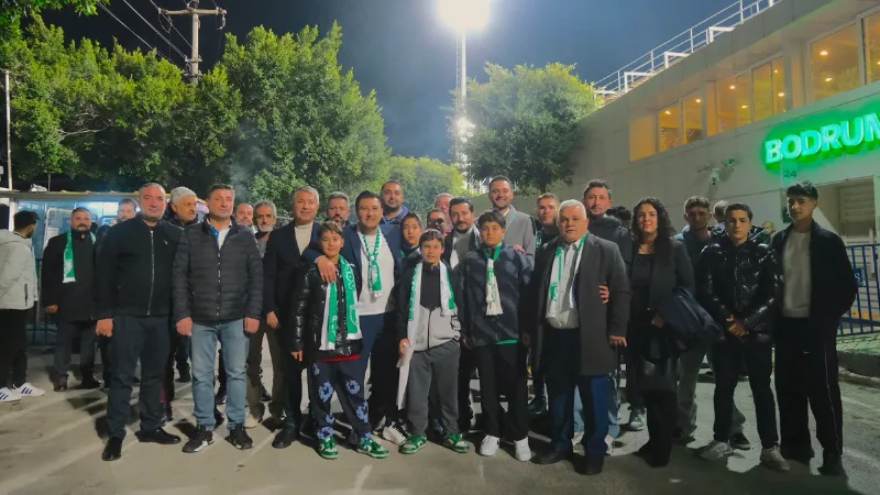 Bodrumspor karşılaşması öncesinde Asi Tayfa öncülüğünde siyasi parti temsilcileri ve
