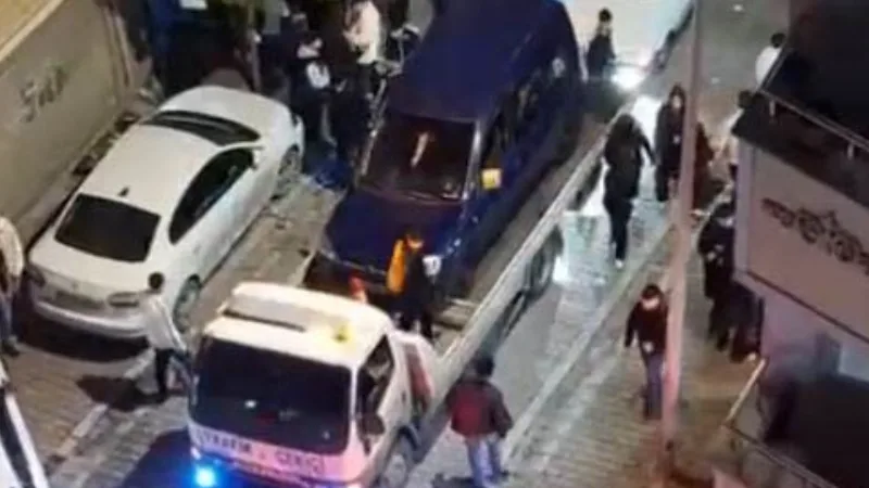 Esenyurt’ta çakarlı çekici ve ses sistemiyle trafiği felç ederek çevreye