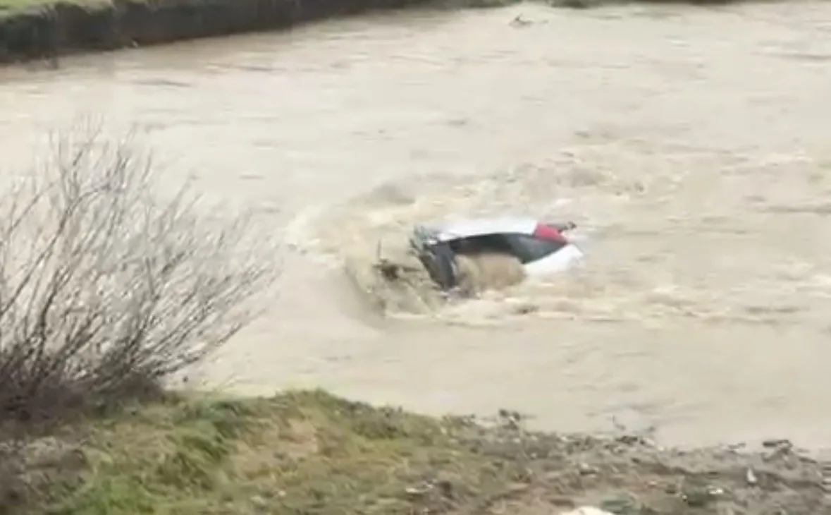 Bolu’da dere kenarına inmek isterken zeminin kaygan olması nedeniyle suya