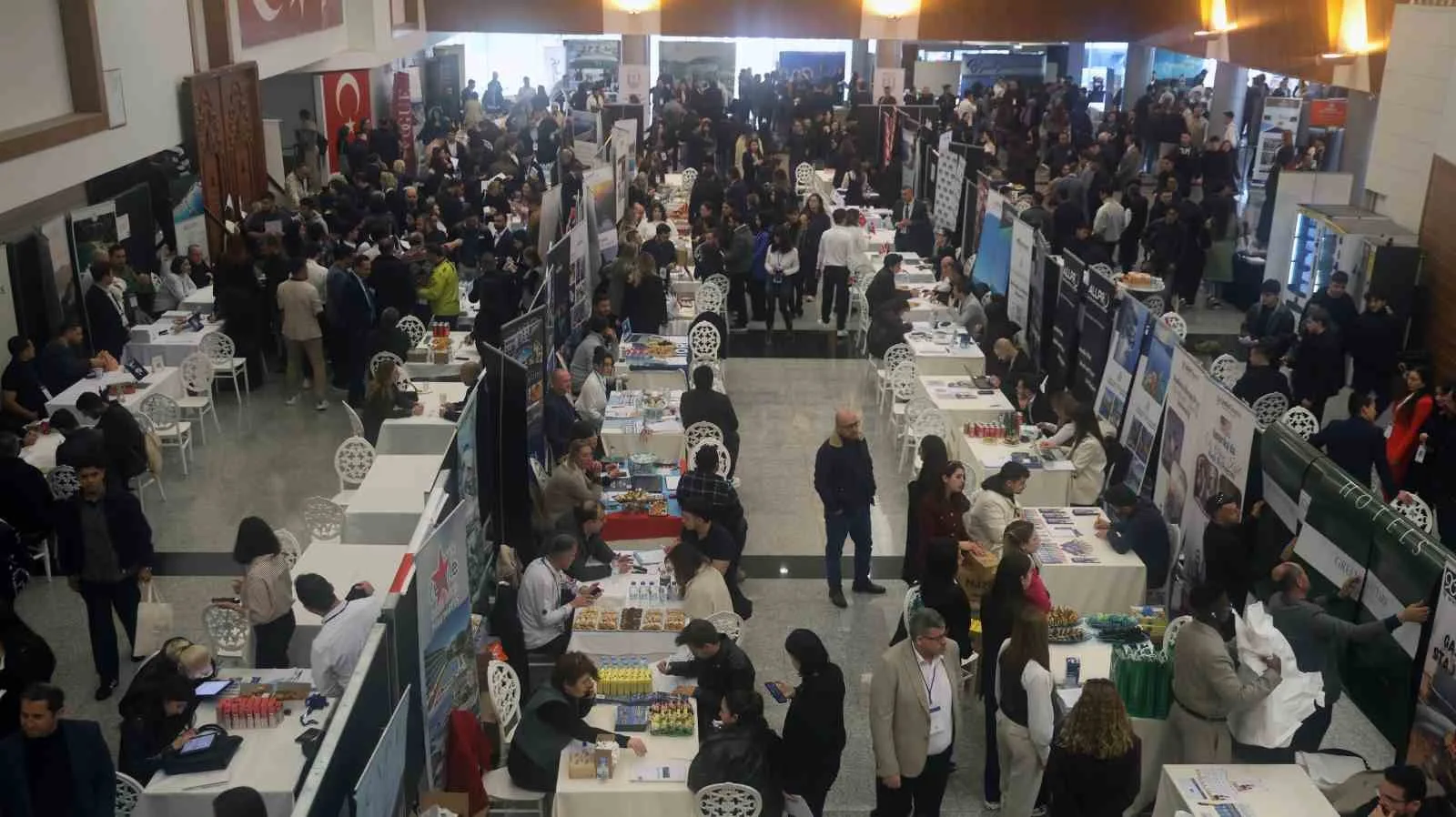 Muğla Sıtkı Koçman Üniversitesi’nde düzenlenen 20. Okul-Sektör Buluşması, 100 turistik