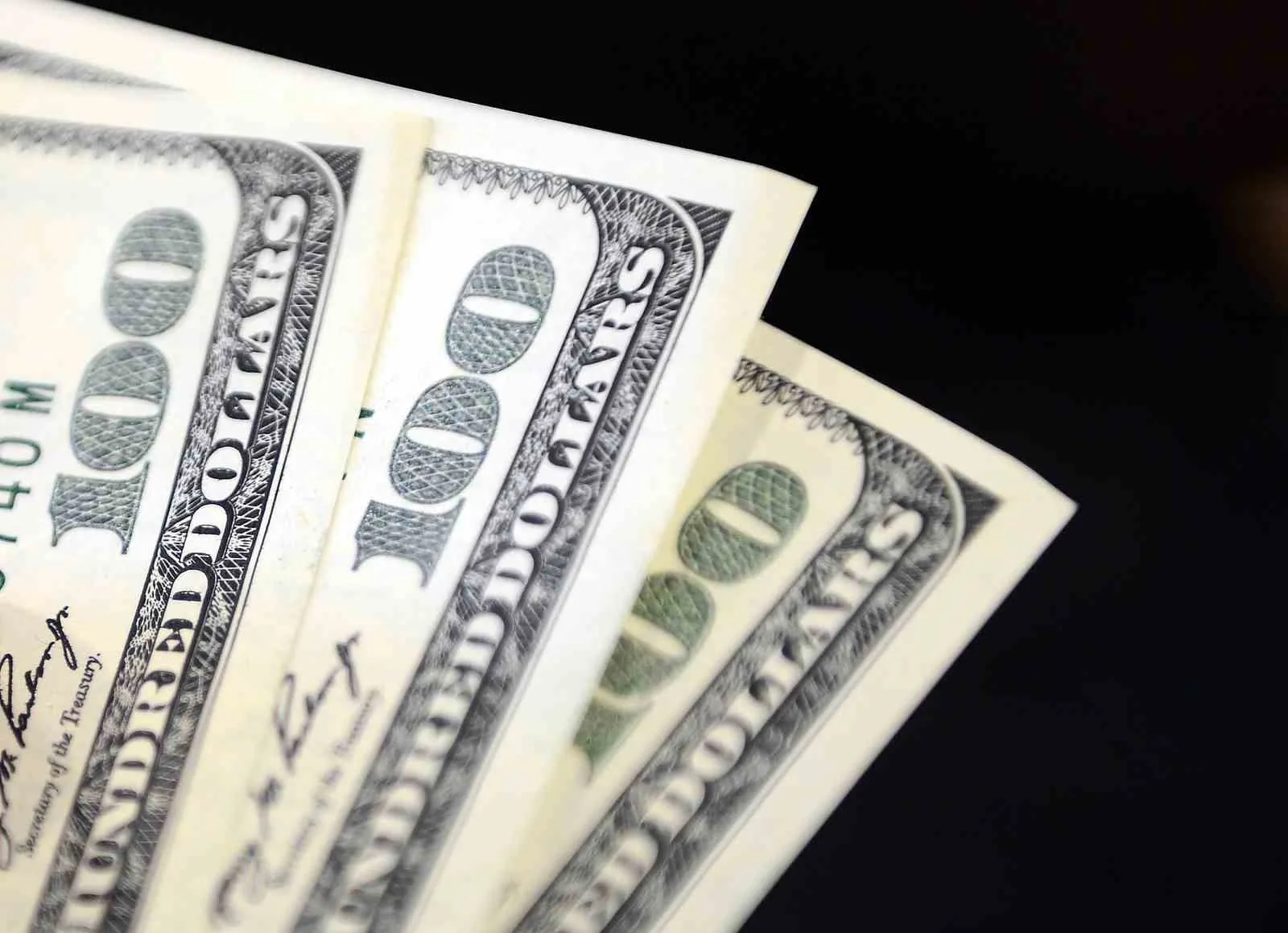 Güne hafif bir yükselişle başlayan piyasalarda dolar 44,0730 TL, euro