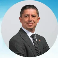 Uğur Ürper yazar fotoğrafı