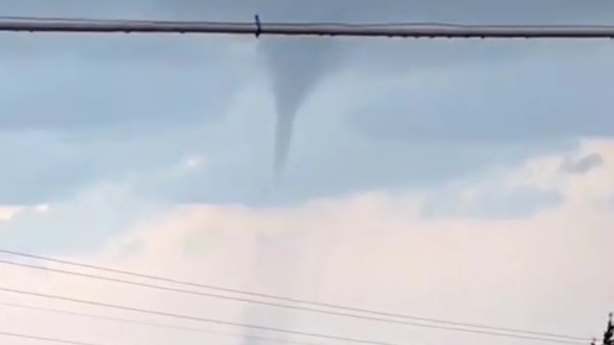 Hatay'ın Arsuz ilçesinde fırtına sonrası deniz üzerinde oluşan dev hortum,