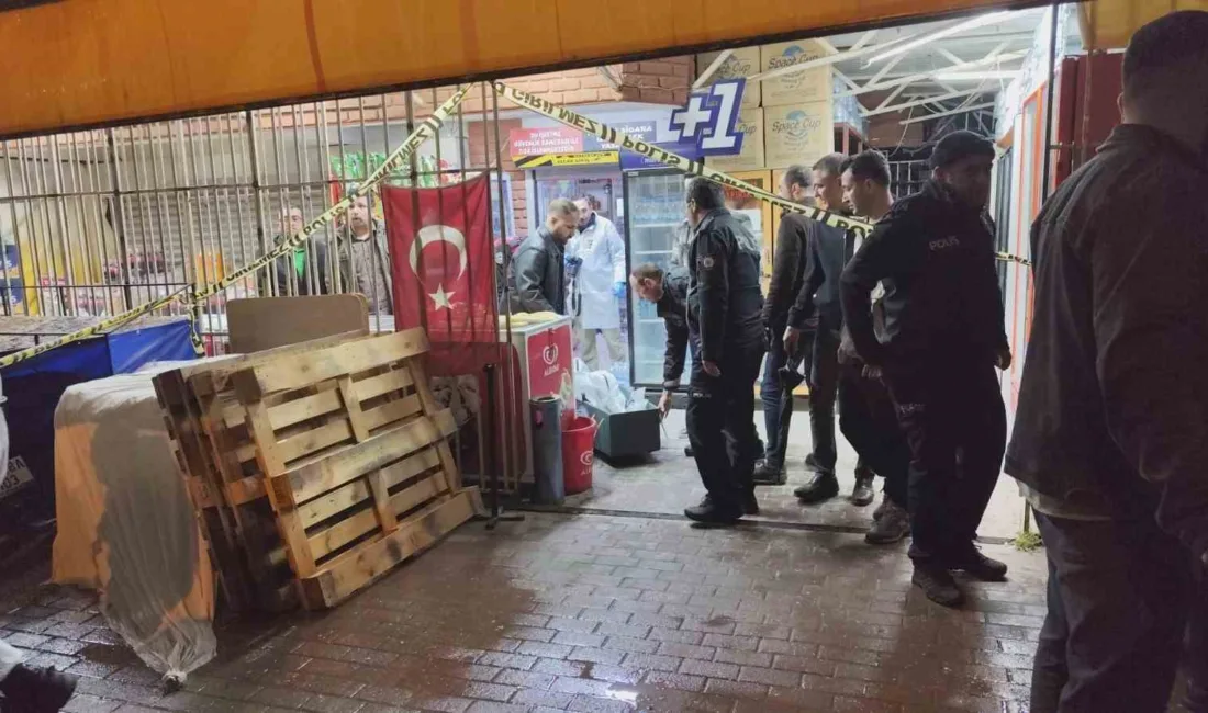 Manavgat'ta bir markette müşteri ile iş yeri sahibinin oğlu arasındaki