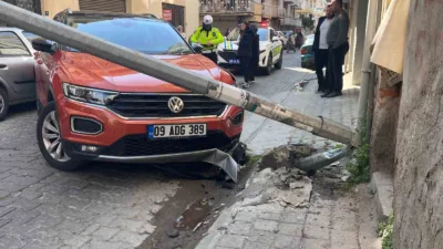 Aydın Efeler'de park ederken fren yerine gaza basan sürücü aydınlatma