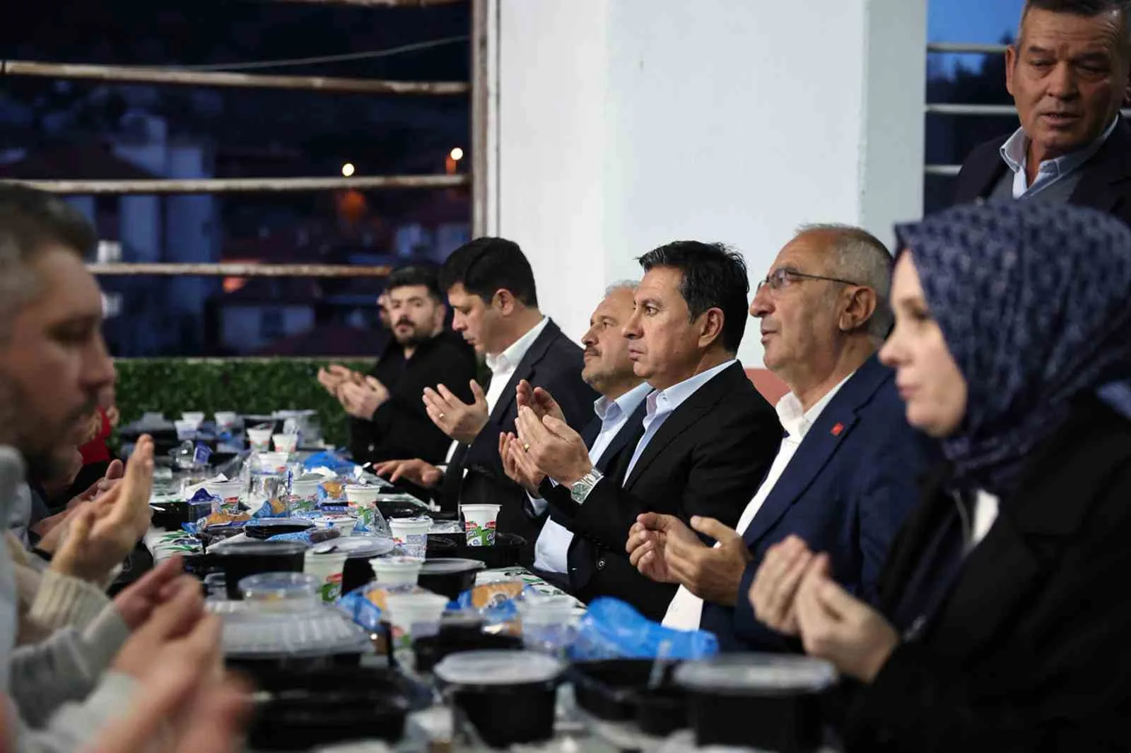 Muğla Büyükşehir Belediye Başkanı Ahmet Aras, Kavaklıdere’de düzenlenen iftar programında