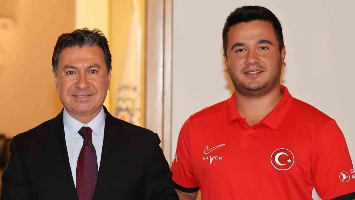 Dünya şampiyonu Muğlalı okçu Emircan Haney, küresel halk oylamasıyla "Yılın