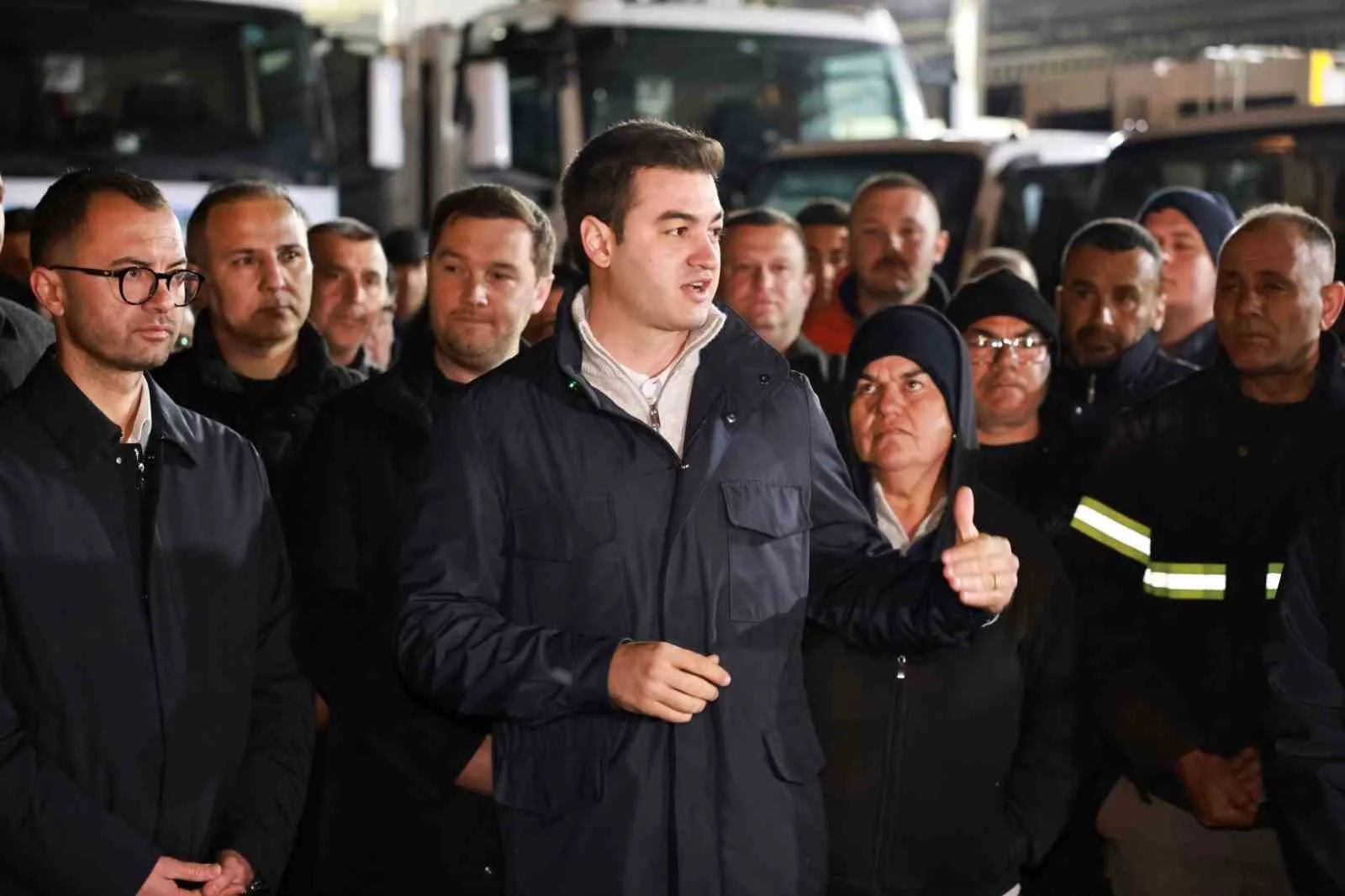 Bodrum Belediye Başkanı Tamer Mandalinci, Konacık'taki sahur programında temizlik personeliyle