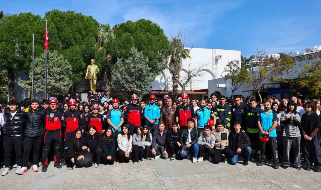 Bodrum Kanuni Sultan Süleyman Anadolu Lisesi’nde düzenlenen deprem tatbikatında, öğrenciler