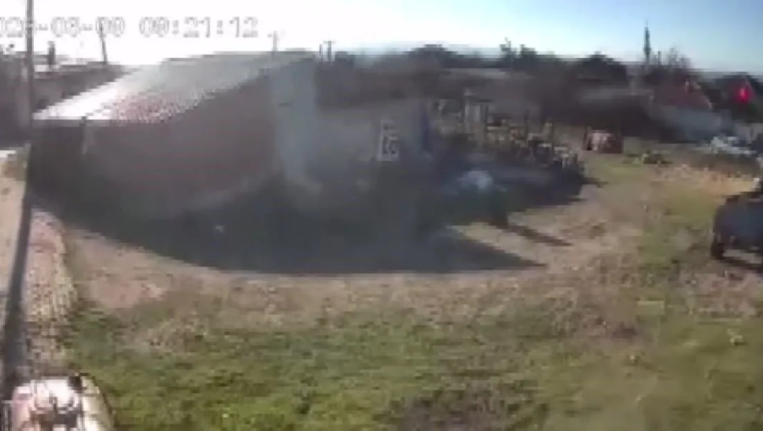 Denizli Buldan depremi sırasında Güney ilçesinde bir trafo patlarken, 5.1’lik