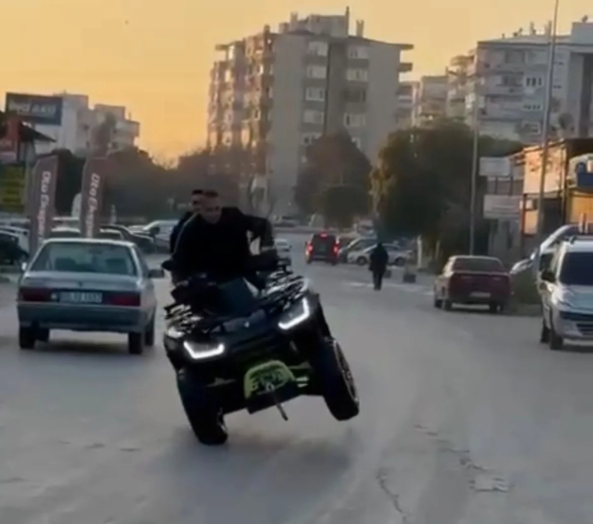 Bornova'da ATV ile drift yapan ve süresi dolmuş ehliyetle yakalanan