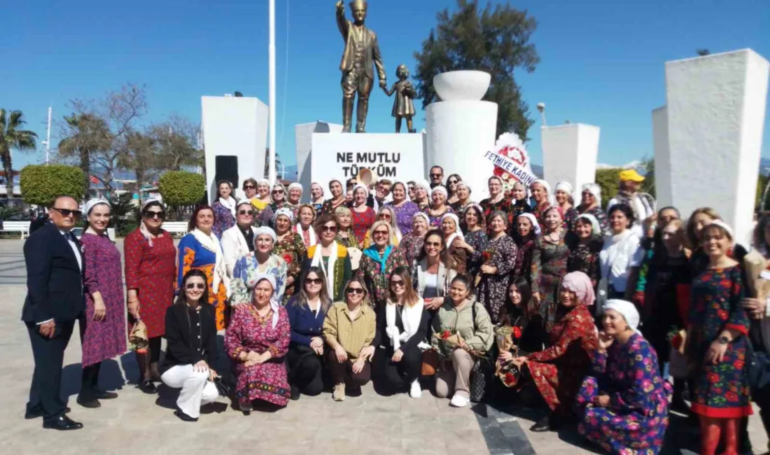 Fethiye'de 8 Mart Dünya Kadınlar Günü kutlamalarında Beşkaza Meydanı'nı dolduran