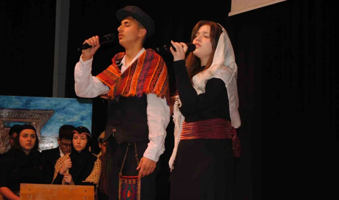 Fethiye’de düzenlenen 12 Mart programında Göcek Süleyman Şatır Anadolu Lisesi