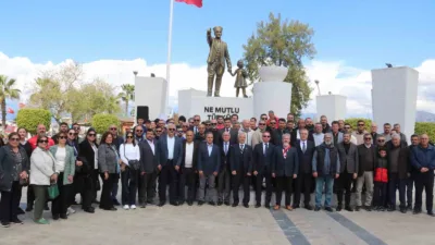 Fethiyespor'un 93. kuruluş yıl dönümü Beşkaza Meydanı'nda coşkuyla kutlanırken, Başkan