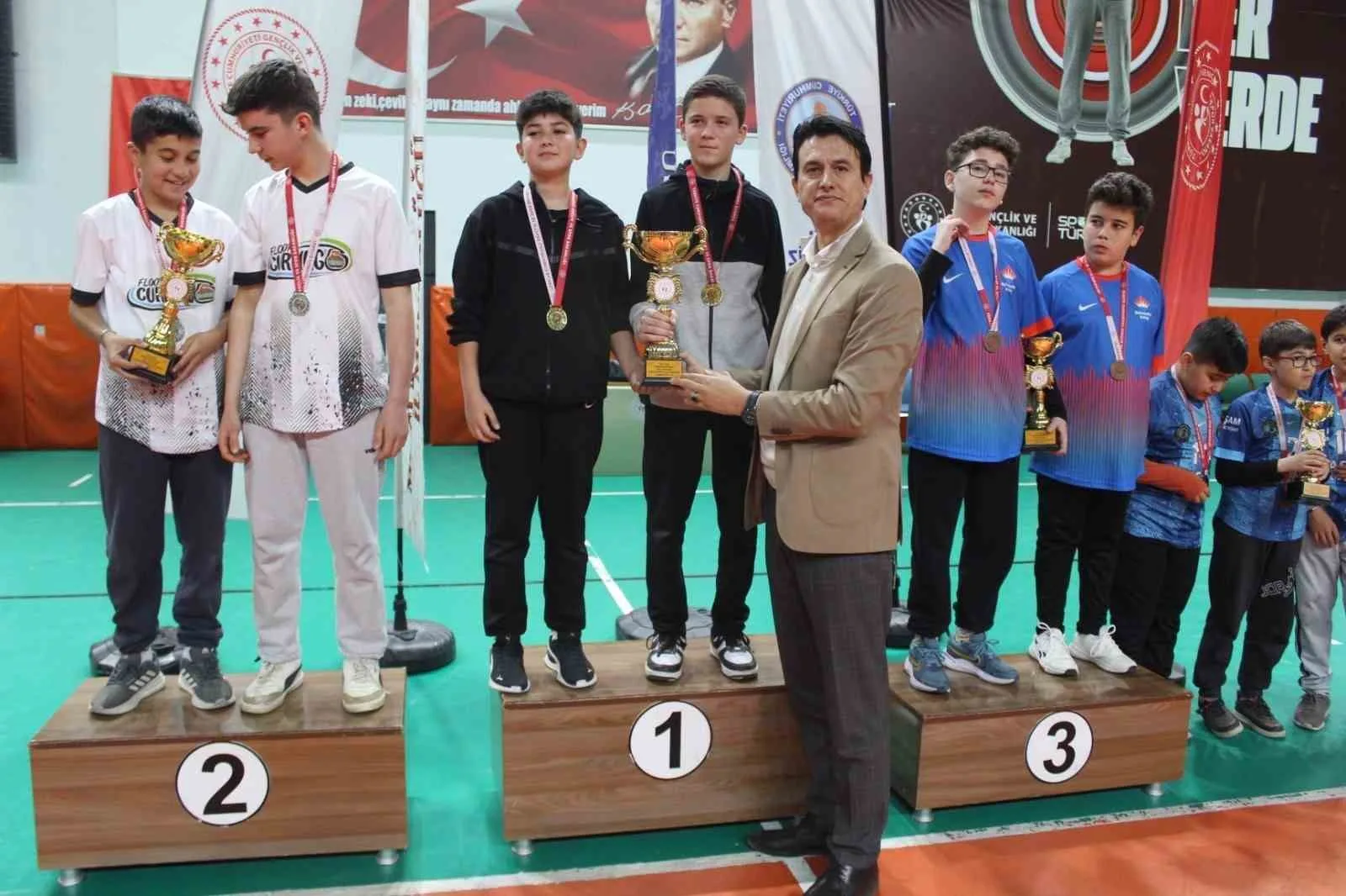 Köyceğiz’de düzenlenen Floor Curling Yıldızlar İl Turnuvası’nda üç kategoride de