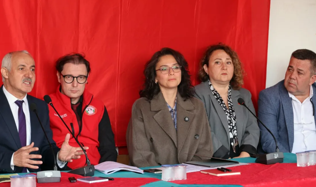 Menteşe Belediye Başkanı Gonca Köksal Aras, Bayır Mahallesi’nde düzenlenen halk