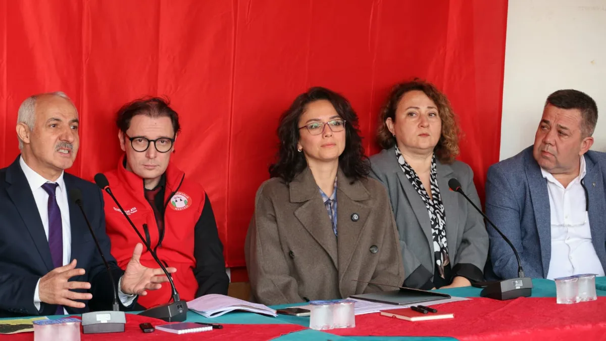 Menteşe Belediye Başkanı Gonca Köksal Aras, Bayır Mahallesi’nde düzenlenen halk