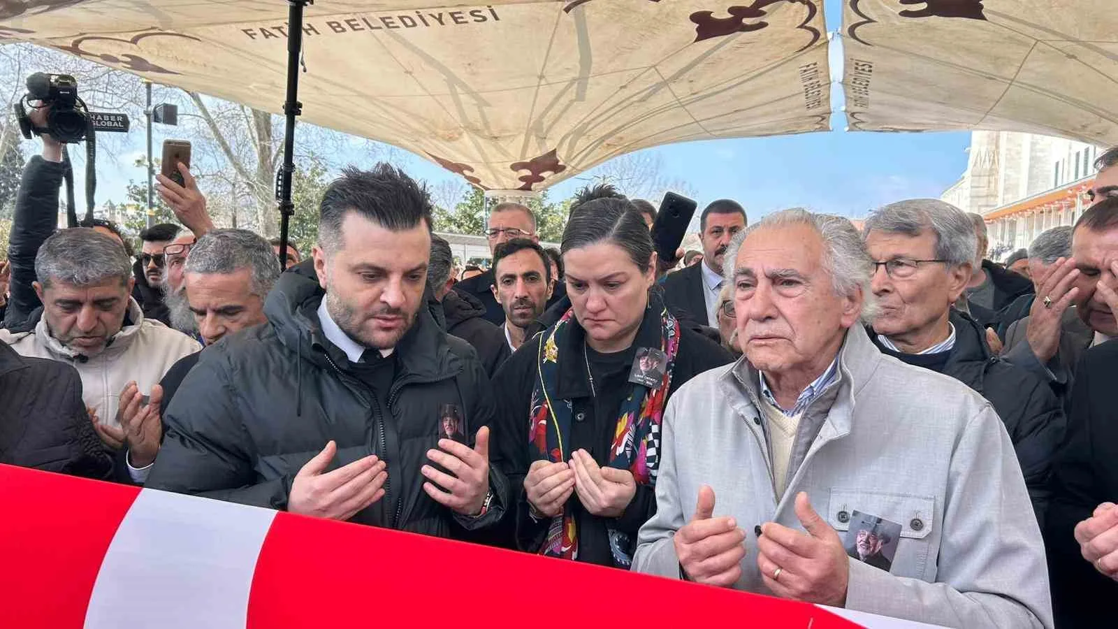 İstanbul'da hayata gözlerini yuman ünlü tarihçi İlber Ortaylı için Galatasaray