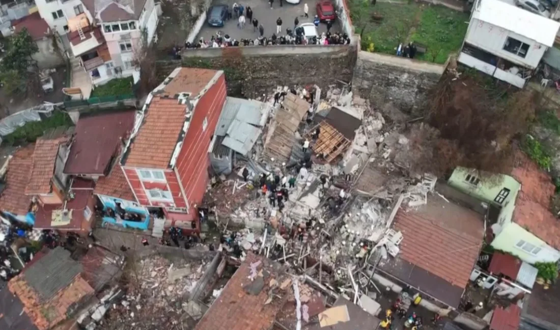 İstanbul Valiliği'nden Fatih açıklaması: Doğalgaz patlaması nedeniyle 2 bina çöktü;