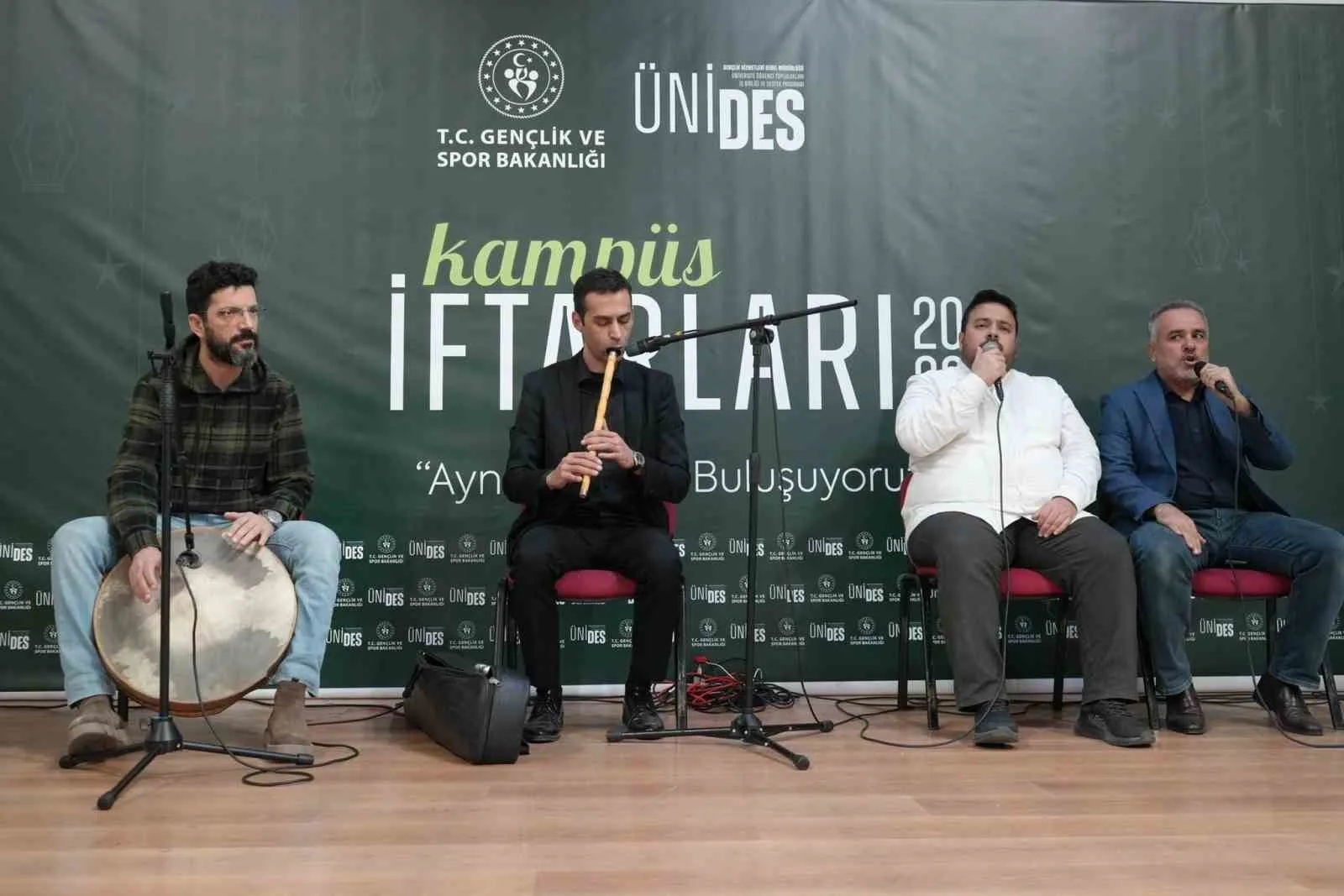 Muğla Uluslararası Gençlik Merkezi’ndeki "Kampüs İftarı"nda buluşan üniversiteliler, protokol üyeleriyle