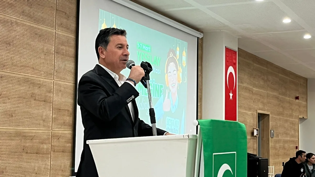 Muğla Büyükşehir Belediye Başkanı Ahmet Aras, Yeşilay Muğla’nın düzenlediği iftar