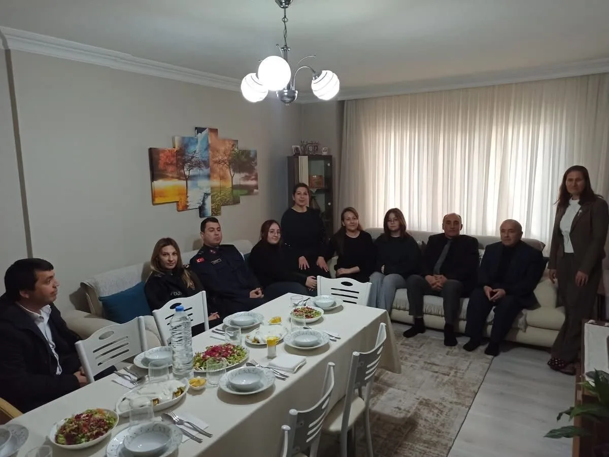 Yatağan Kaymakamı Turgay İlhan, Işık ailesinin iftar sofrasına misafir olarak