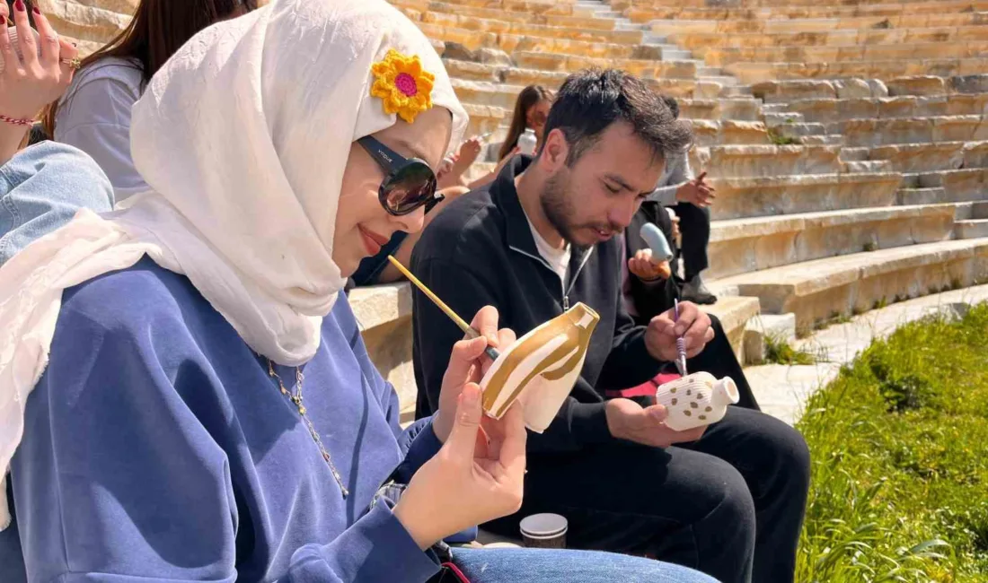 Muğla Uluslararası Gençlik Merkezi gönüllüleri, Knidos Antik Kenti’nde düzenlenen seramik