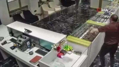 Konya'da biber gazıyla kuyumcuya saldıran 3 şüpheli, işletme sahibinin çay