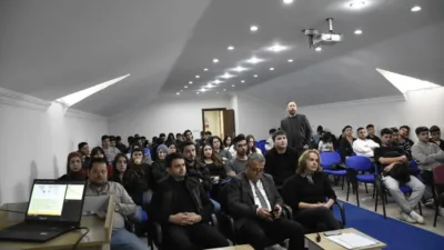 Köyceğiz Meslek Yüksekokulu’nda düzenlenen seminerde Prof. Dr. Türkay Türkoğlu, geleceğin