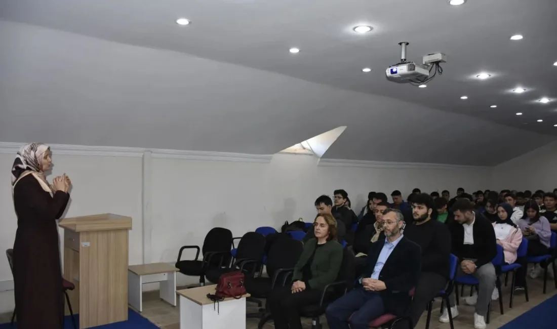 Köyceğiz Meslek Yüksekokulu’nda düzenlenen 'Ramazan Sohbeti' programında İlçe Müftülüğü vaizleri,