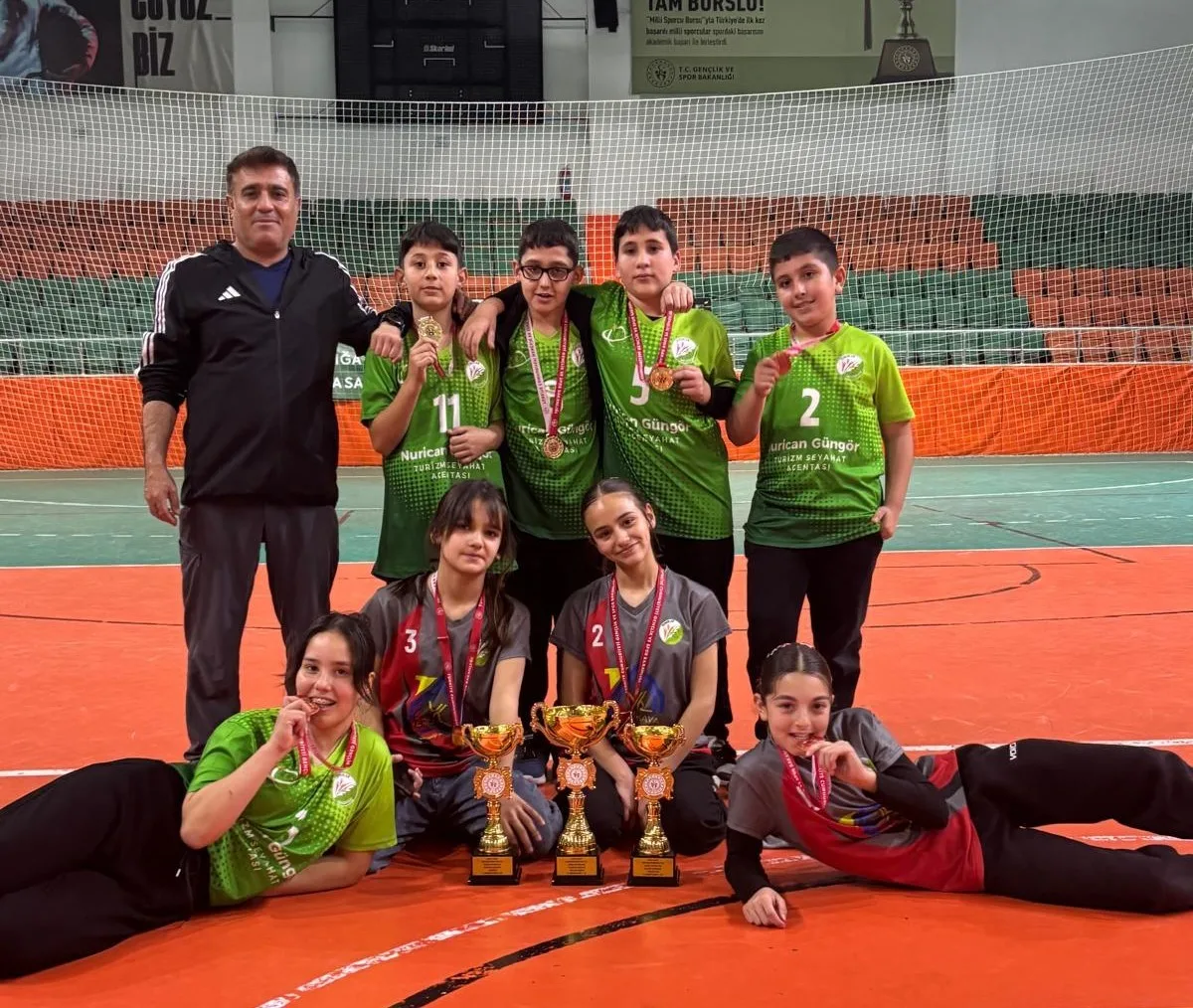 Köyceğiz Toparlar Ortaokulu Floor Curling’te İl birincisi oldu