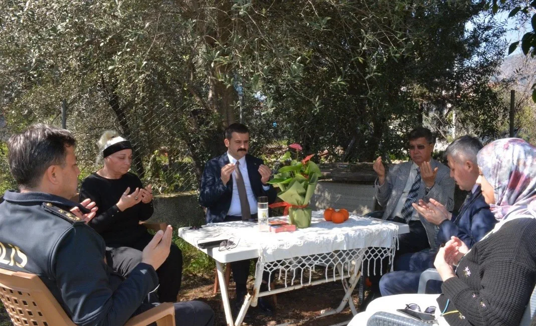 Muğla’nın Köyceğiz ilçesinde Kaymakam Mert Kumcu şehit ailelerini, Gaziler ve