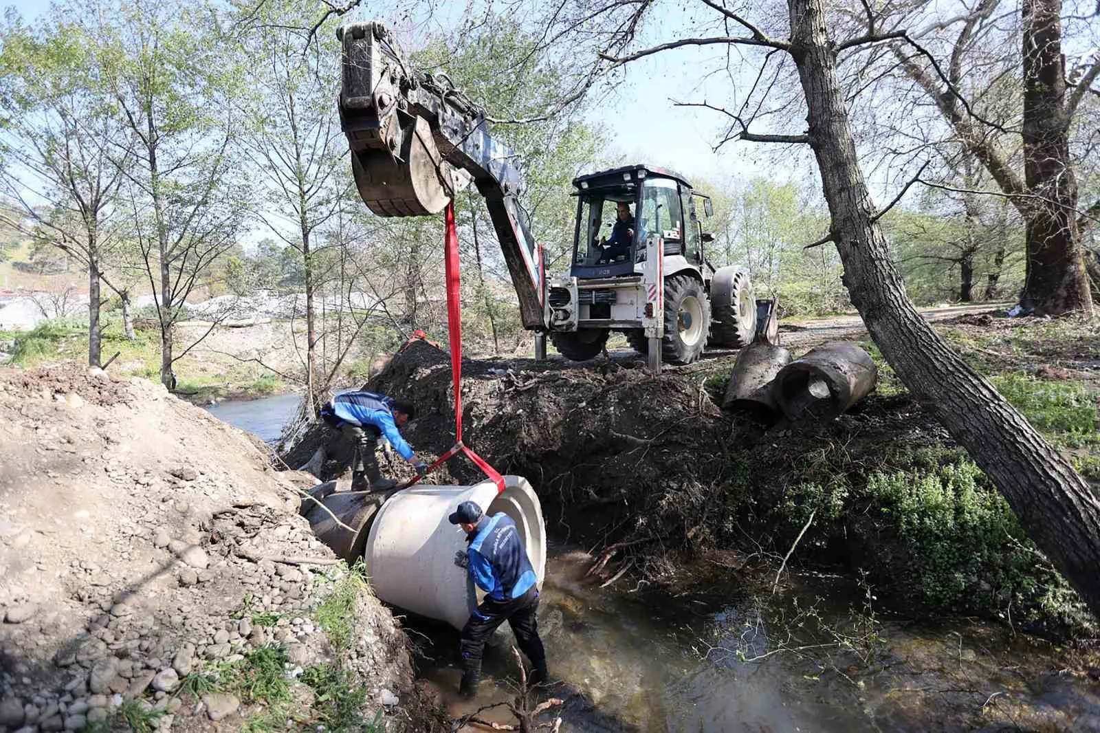 Köyceğiz’de selin vurduğu tarım arazilerinde incelemelerini tamamlayan Muğla Büyükşehir Belediyesi,