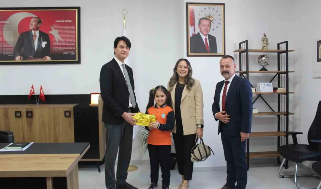 Muğla'da düzenlenen İstiklal Marşı'nı ezbere okuma yarışmasında il birincisi olan