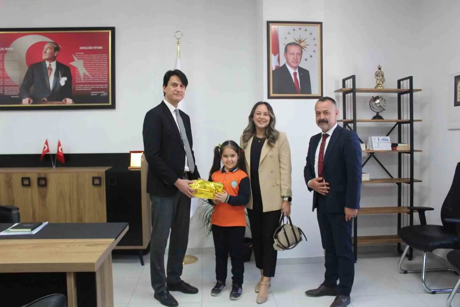 Muğla'da düzenlenen İstiklal Marşı'nı ezbere okuma yarışmasında il birincisi olan