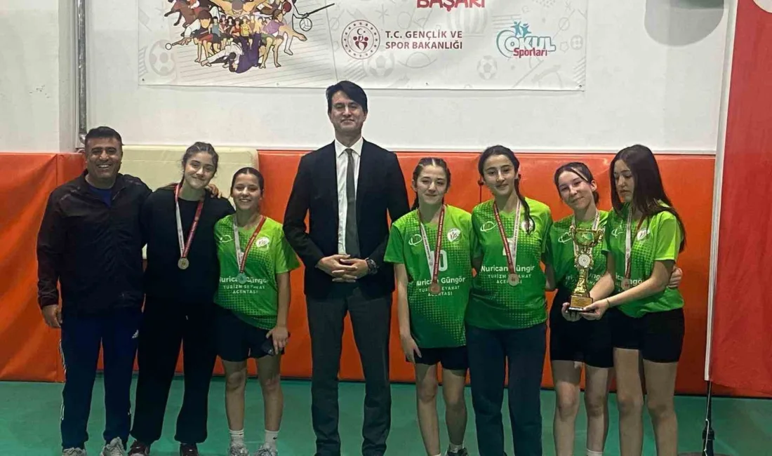 Köyceğizli yıldız kızlar parkede devleşti; Okullar Arası Futsal İl Birinciliği’nde