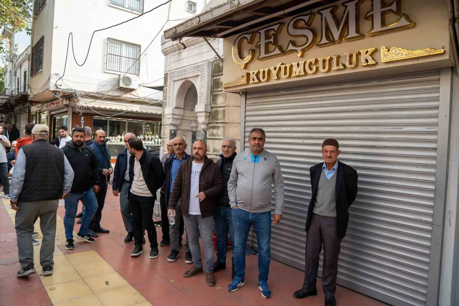 Manisa’da 173 kişiyi 500 milyon lira dolandıran kuyumcu Tahsin Özer,