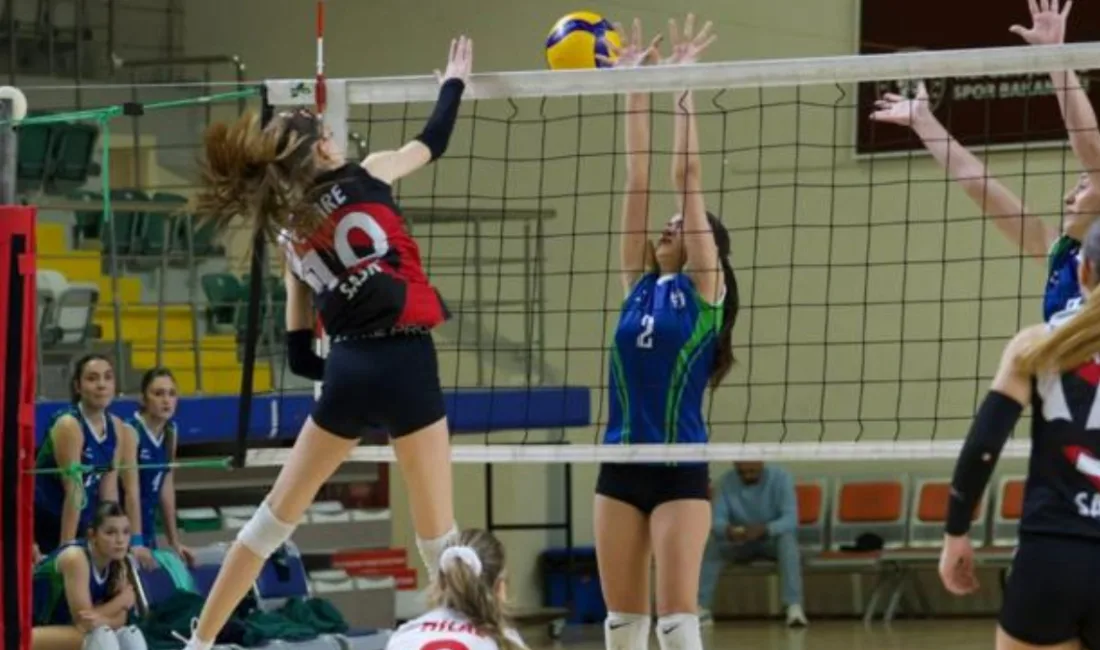 Muğla Menteşe'de düzenlenen Yıldız Kızlar Voleybol Müsabakaları'nda şampiyonluk yarışı kızışırken,