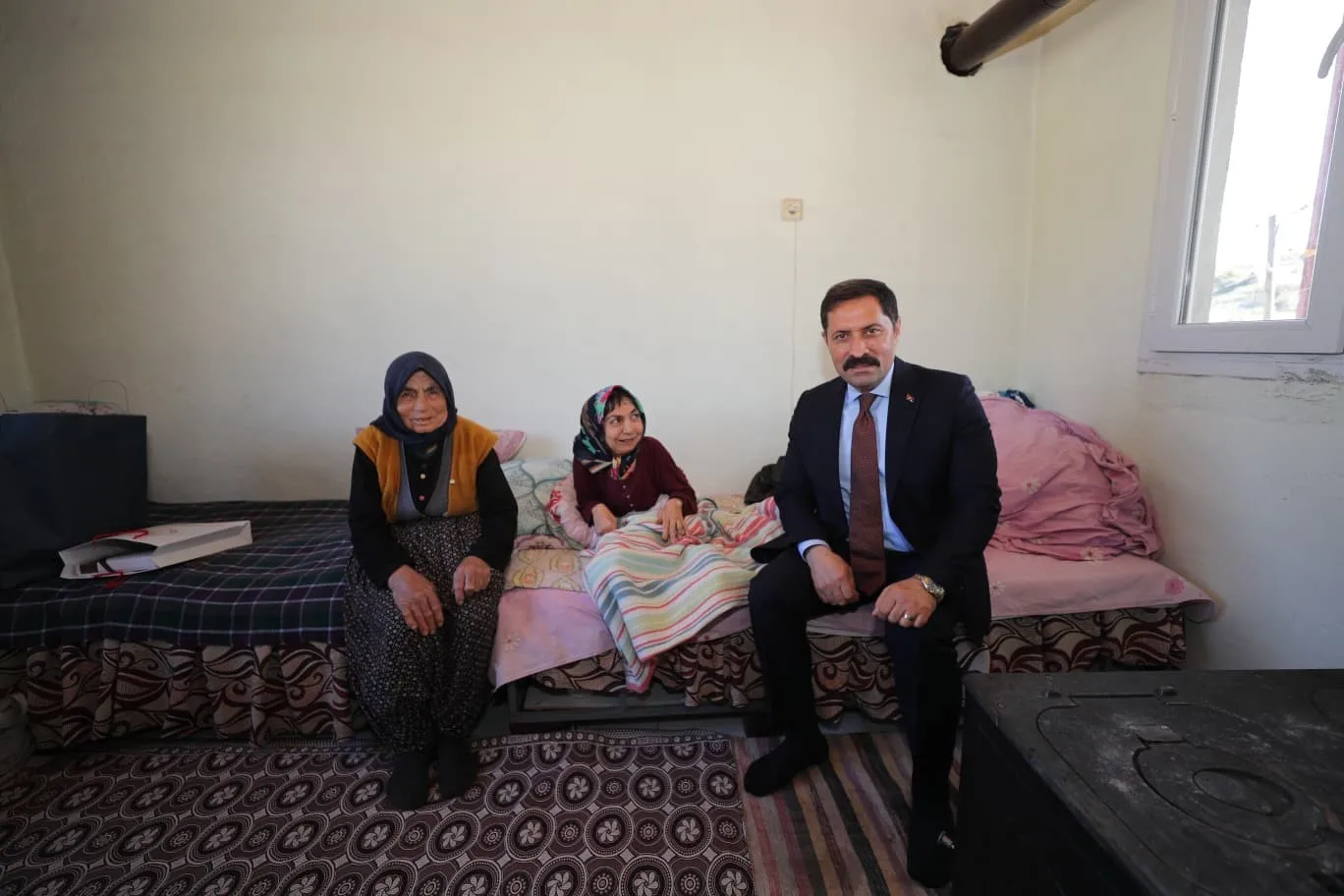 Hatay Valisi Mustafa Masatlı, 61 yaşındaki bedensel engelli kızına ömrünü