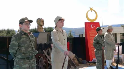 Menteşe’deki MTK Ortaokulu’nda eğitim gören öğrenciler, 18 Mart Çanakkale Zaferi’nin