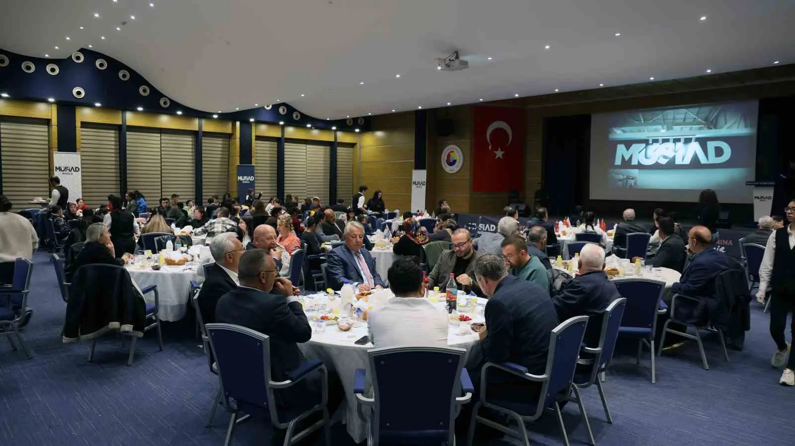 MÜSİAD Muğla’nın geleneksel iftarında iş dünyası temsilcileri, Sevgi Evleri’nde kalan