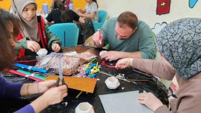 Menteşe Uluslararası Gençlik Merkezi'nde düzenlenen "Şiddetsiz Hayal Durağı" programı, uzman