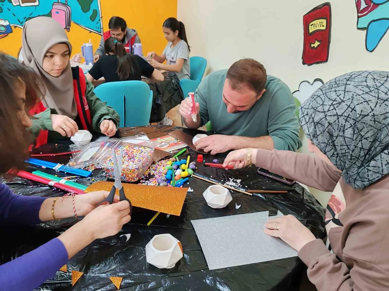 Menteşe Uluslararası Gençlik Merkezi'nde düzenlenen "Şiddetsiz Hayal Durağı" programı, uzman