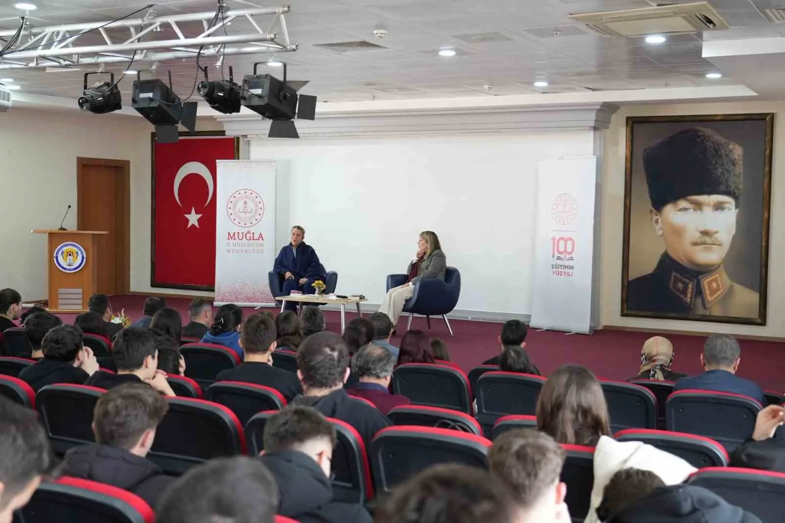 Muğla'da düzenlenen "Liselerden Gazze’ye Bir Nefes" panelinde lise öğrencileri, uzman