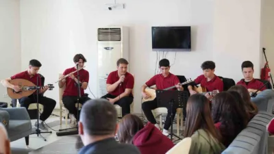 Muğla Güzel Sanatlar Lisesi öğrencileri, huzurevi sakinlerine verdikleri konserle "2026